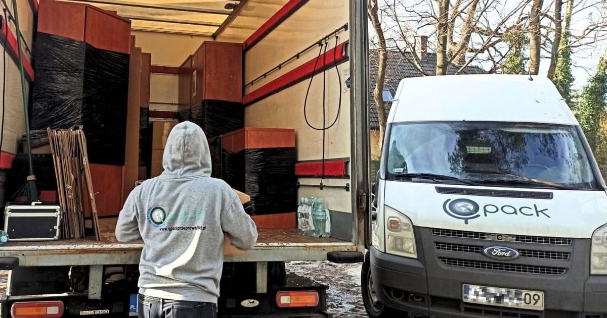 Kiedy warto zamówić taxi bagażowe w Warszawie? Praktyczne wskazówki od Qpack