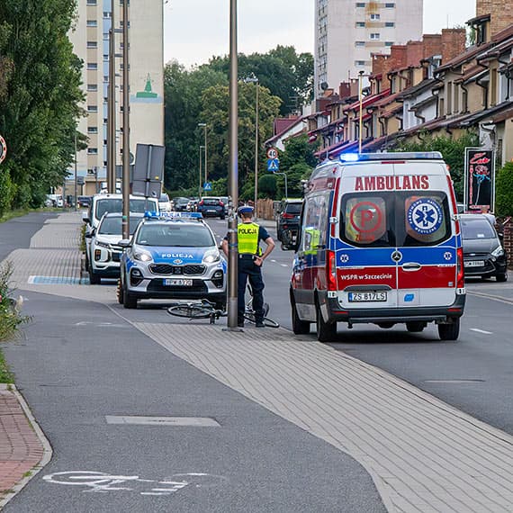 Kierowca potrącił rowerzystkę i uciekł. Policja szybko namierzyła sprawcę
