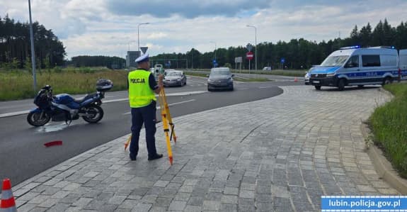 Kierowca samochodu nie ustąpił motocykliście