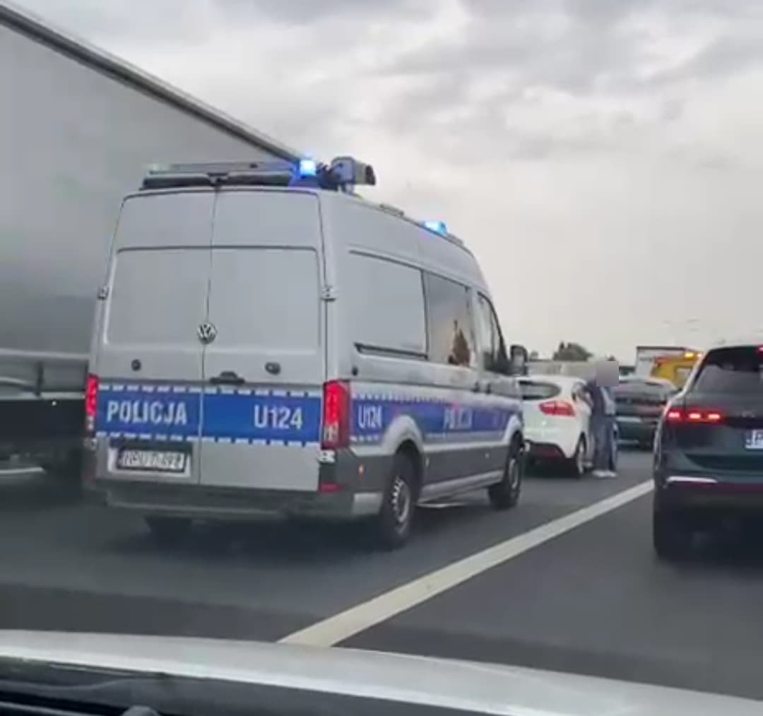 Kierowcy stoją w korku na wyjeździe z Poznania
