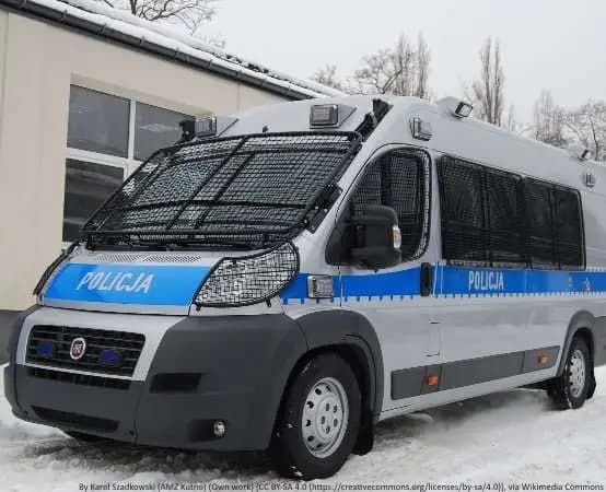Kierująca Skodą straciła panowanie na A1. Pasażerka trafiła do szpitala