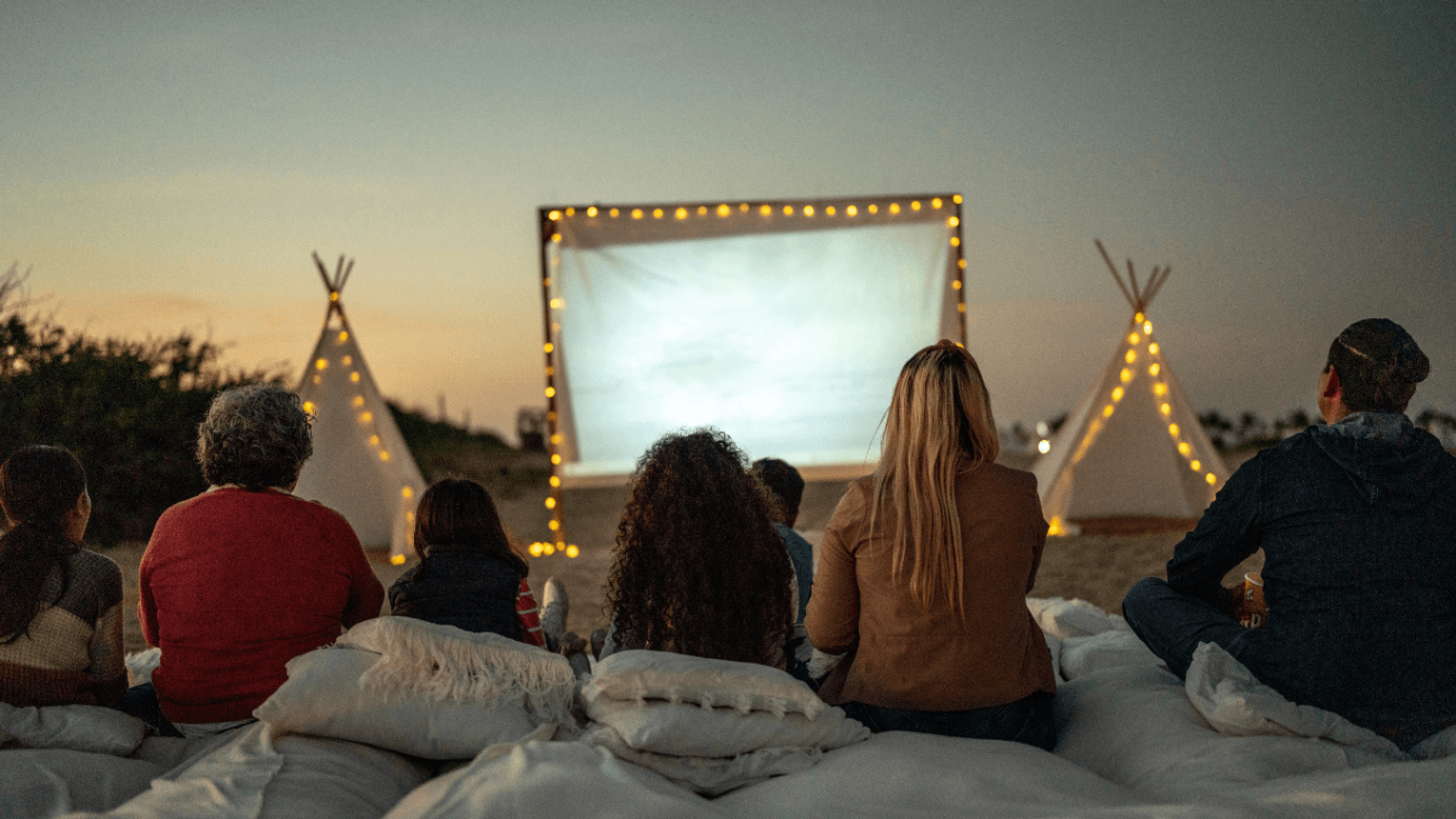 Kino na leżakach. Filmowe wieczory w Chałupach, Ostrowie i Karwi