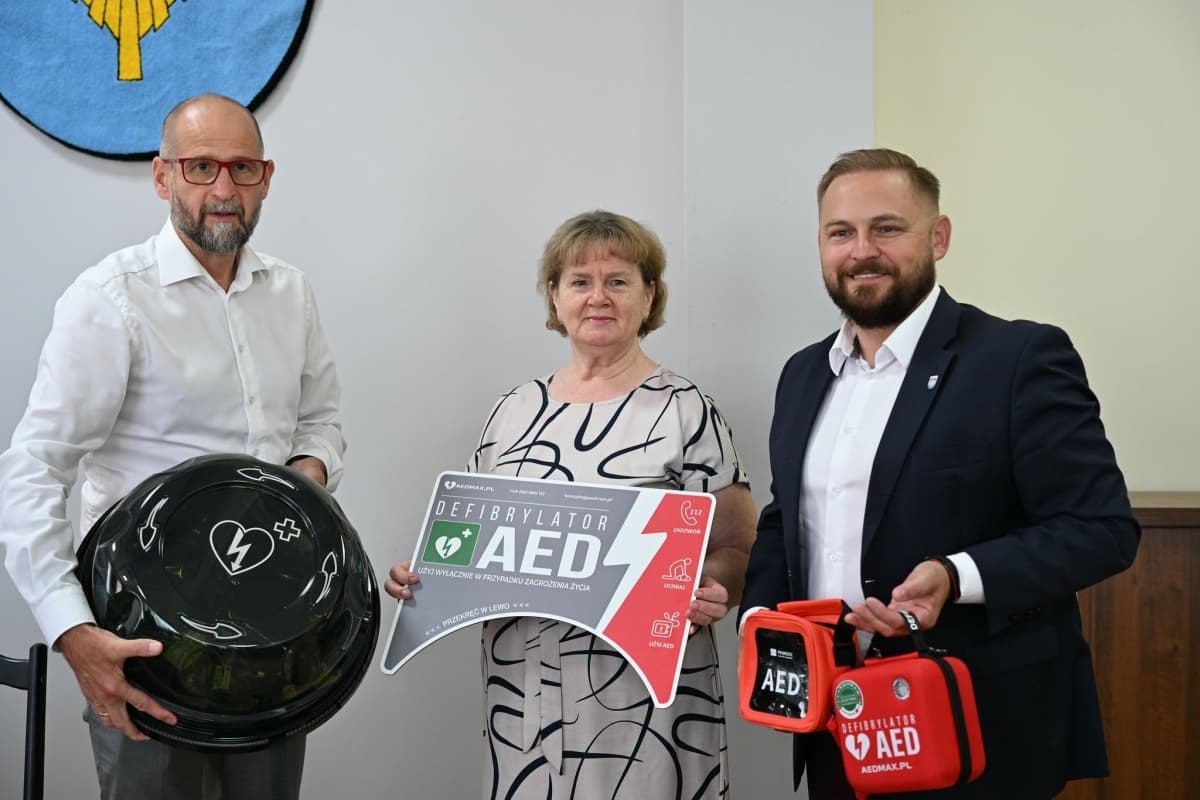 Kolejne defibrylatory AED trafiły do gminy Witkowo. Sprzęt zwiększy bezpieczeństwo mieszkańców