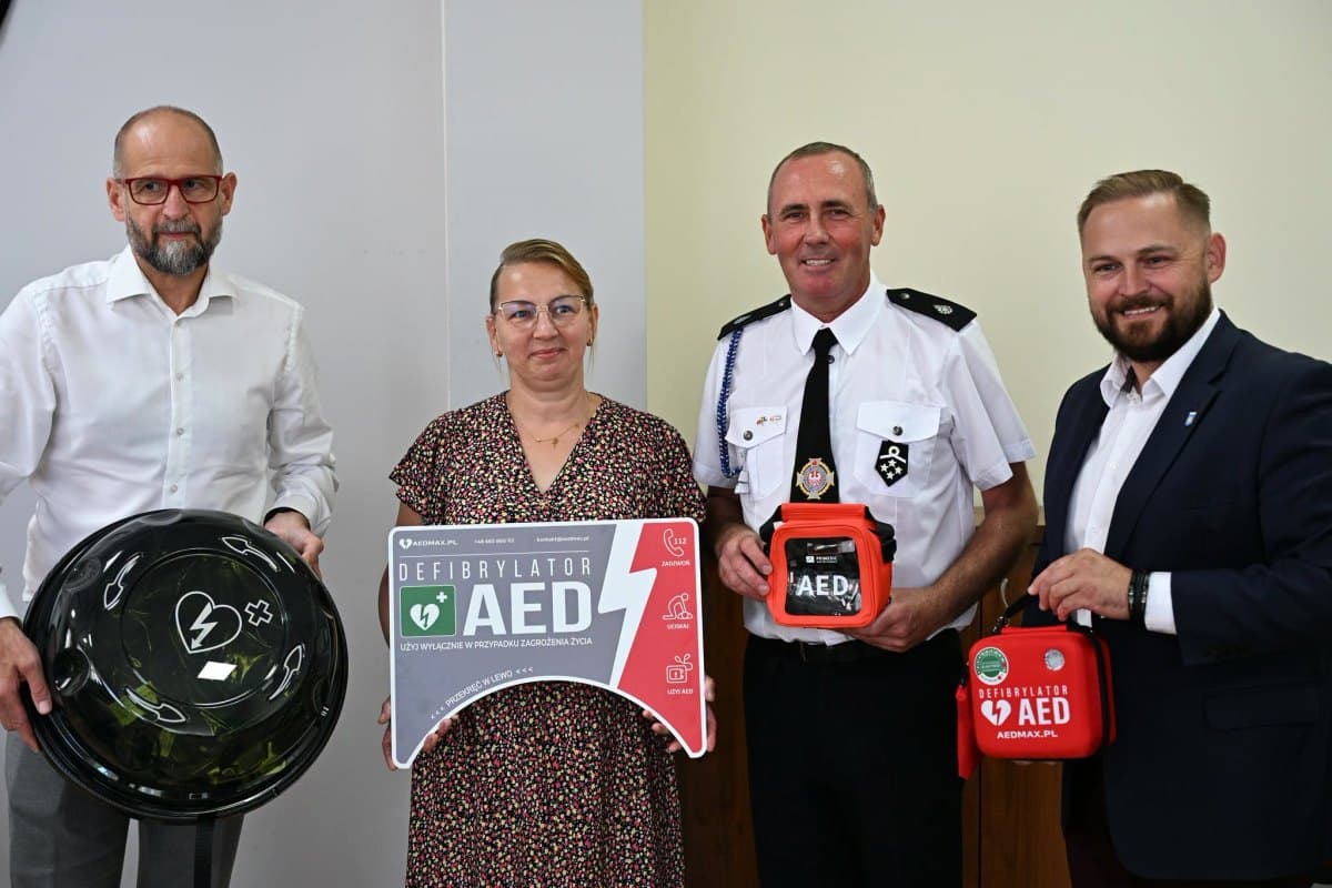 Kolejne trzy defibrylatory AED trafiły do gminy Witkowo. Będą dostępne przez całą dobę