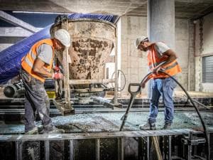 Kolejny etap budowy tunelu tramwajowego przy Dworcu Zachodnim – prace przy torowisku i podziemnym przystanku