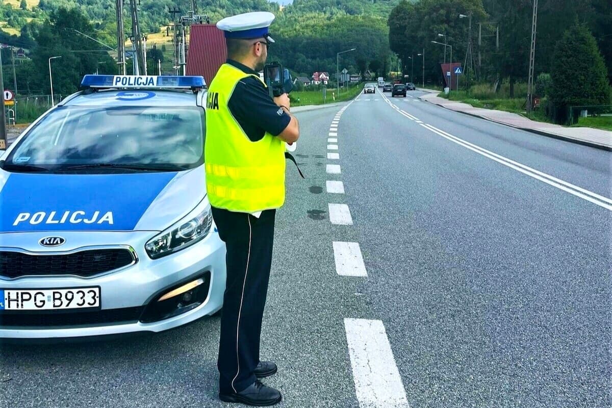 Kolejny pirat drogowy z Sądecczyzny bez prawa jazdy! Pędził niemal 120 km/h tam, gdzie wszyscy zwalniająKolejny pirat drogowy z Sądecczyzny bez prawa jazdy! Pędził niemal 120 km/h tam, gdzie wszyscy zwalniają