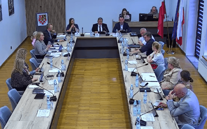 Kolejny raz bez wotum zaufania i absolutorium