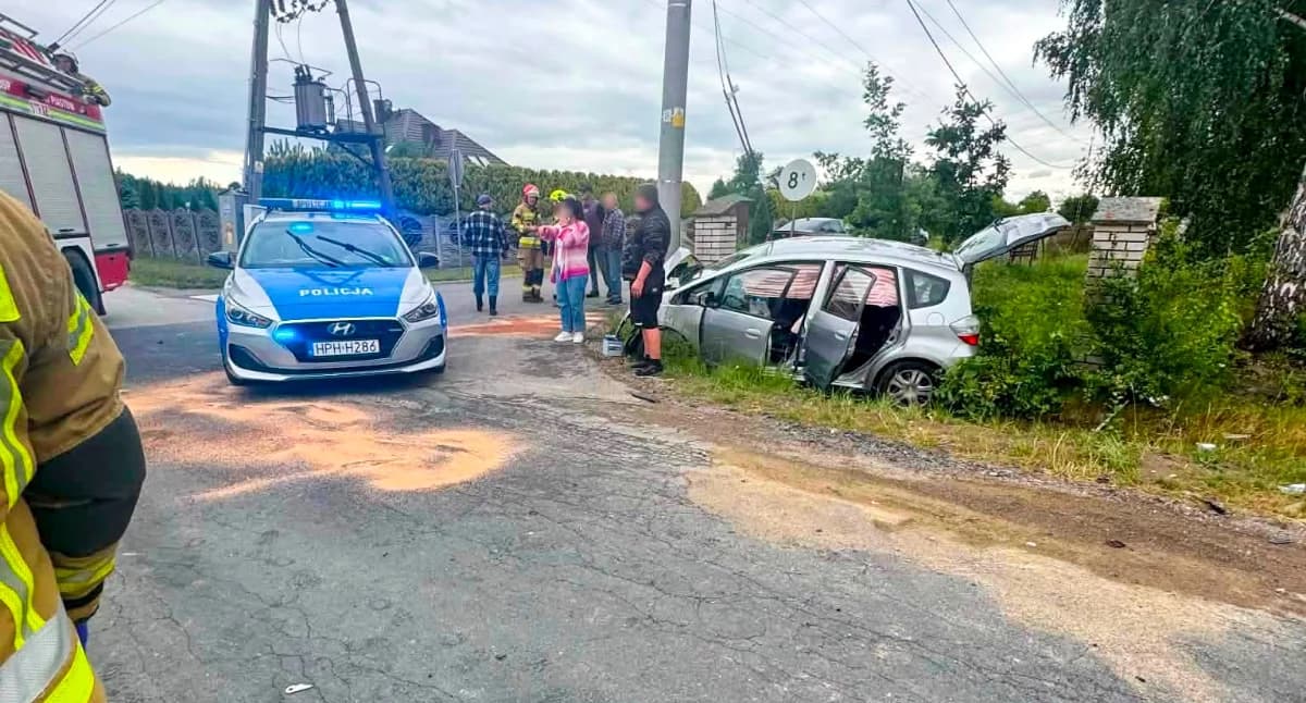 Kolizja na skrzyżowaniu w Piastowie. Kierowca hondy ukarany mandatem