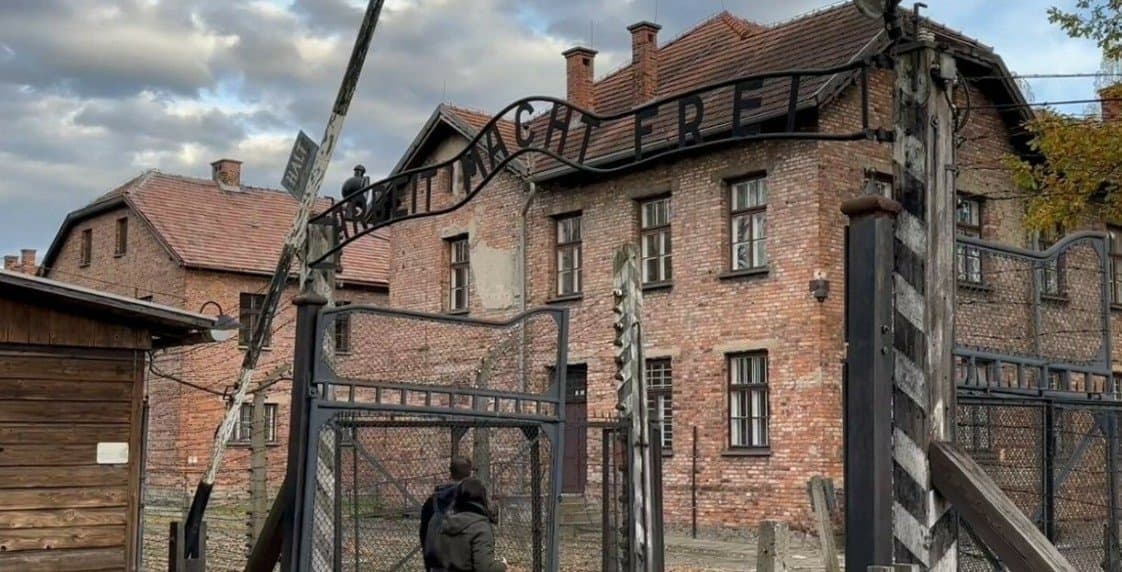 Kolumbijczyk zatrzymany za nazistowskie gesty w Muzeum Auschwitz