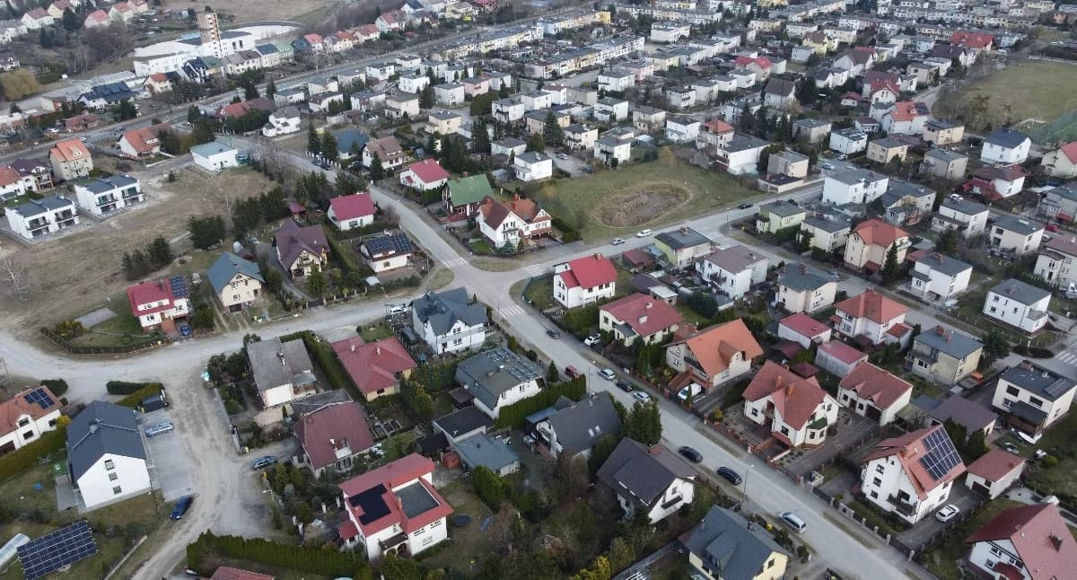 Koniec tułaczki mieszkańców osiedla Kolejarz. Władze obiecują świetlicę przy Jedności na święta 2027 roku