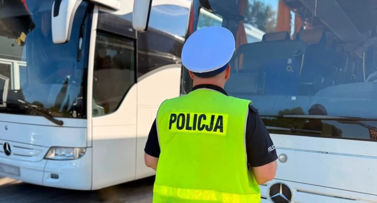 Kontrole kierowców komunikacji publicznej na Warmii i Mazurach. Policjanci