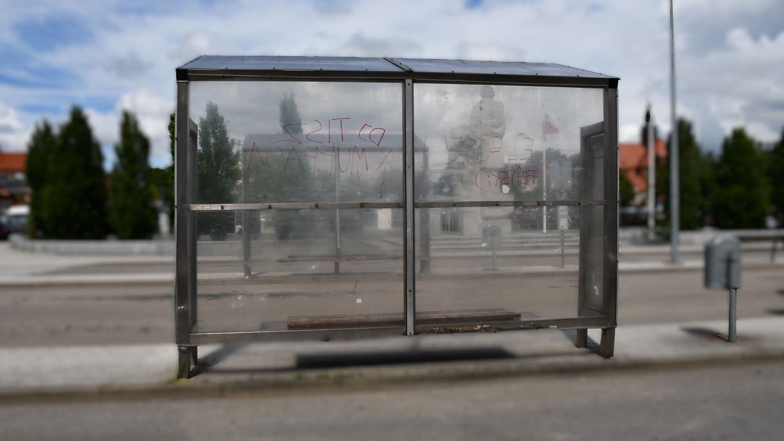 Kościerzyna: zarzut uszkodzenia mienia dla 19-latka, który niszczył przystanki