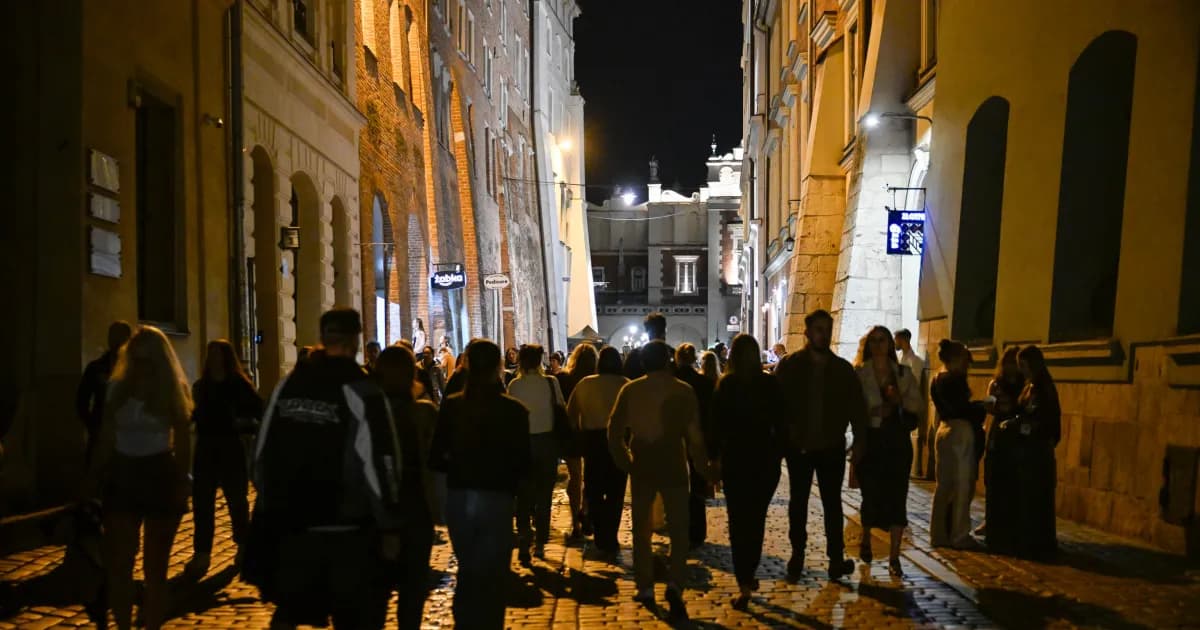Kraków po godzinie 18:00. Magistrat chce wiedzieć, co mieszkańcy robią po zmroku