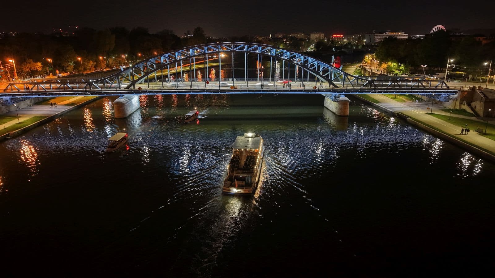 Kraków pyta mieszkańców o życie po zmroku. Ruszyła ankieta