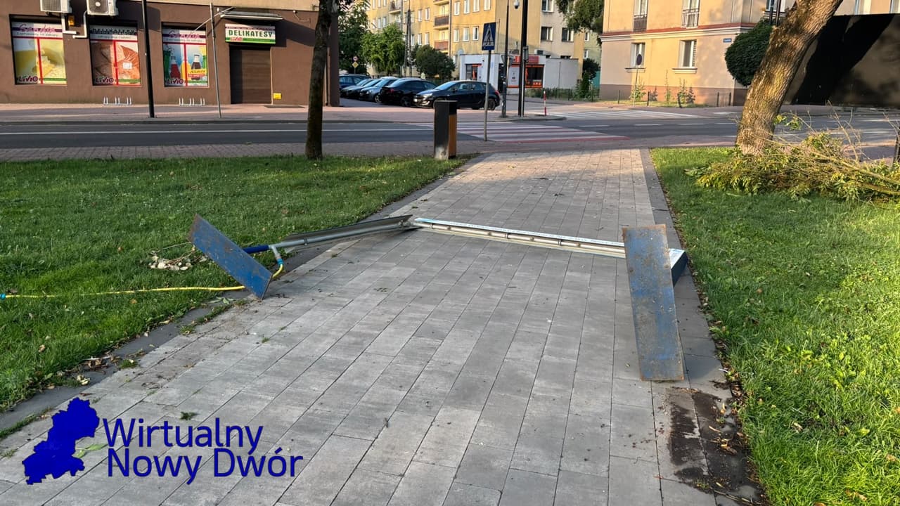Kto przewrócił kurtynę wodną w Nowym Dworze Mazowieckim? Mieszkańcy zastali zniszczoną instalację