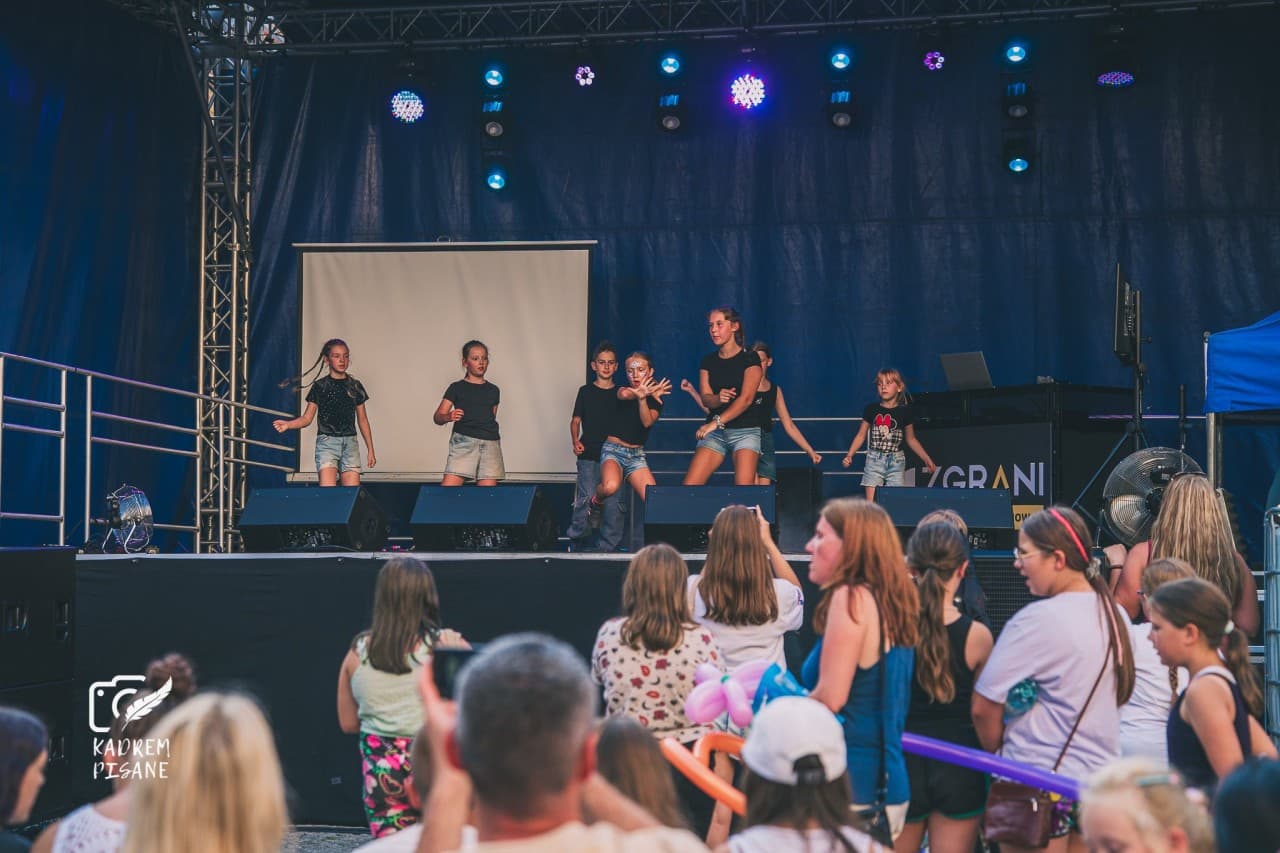 Kulturalne Czwartki i piątkowe kino plenerowe. Wakacyjne propozycje w Bystrzycy Kłodzkiej