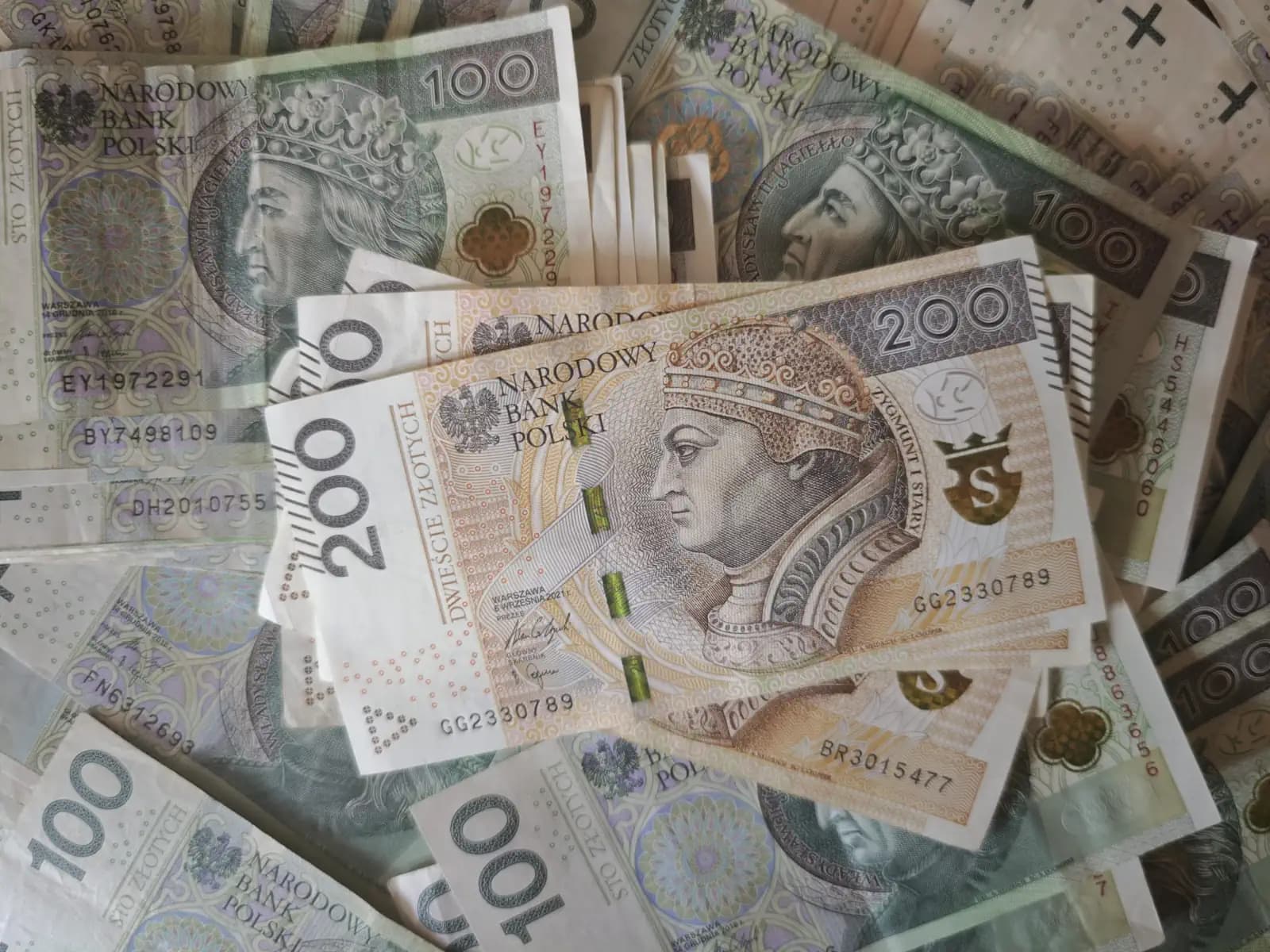 Kwota wolna do 60 tysięcy. Ile dokładnie zyskaliby zarabiający najniższą krajową, 6, 8 i 10 tysięcy?