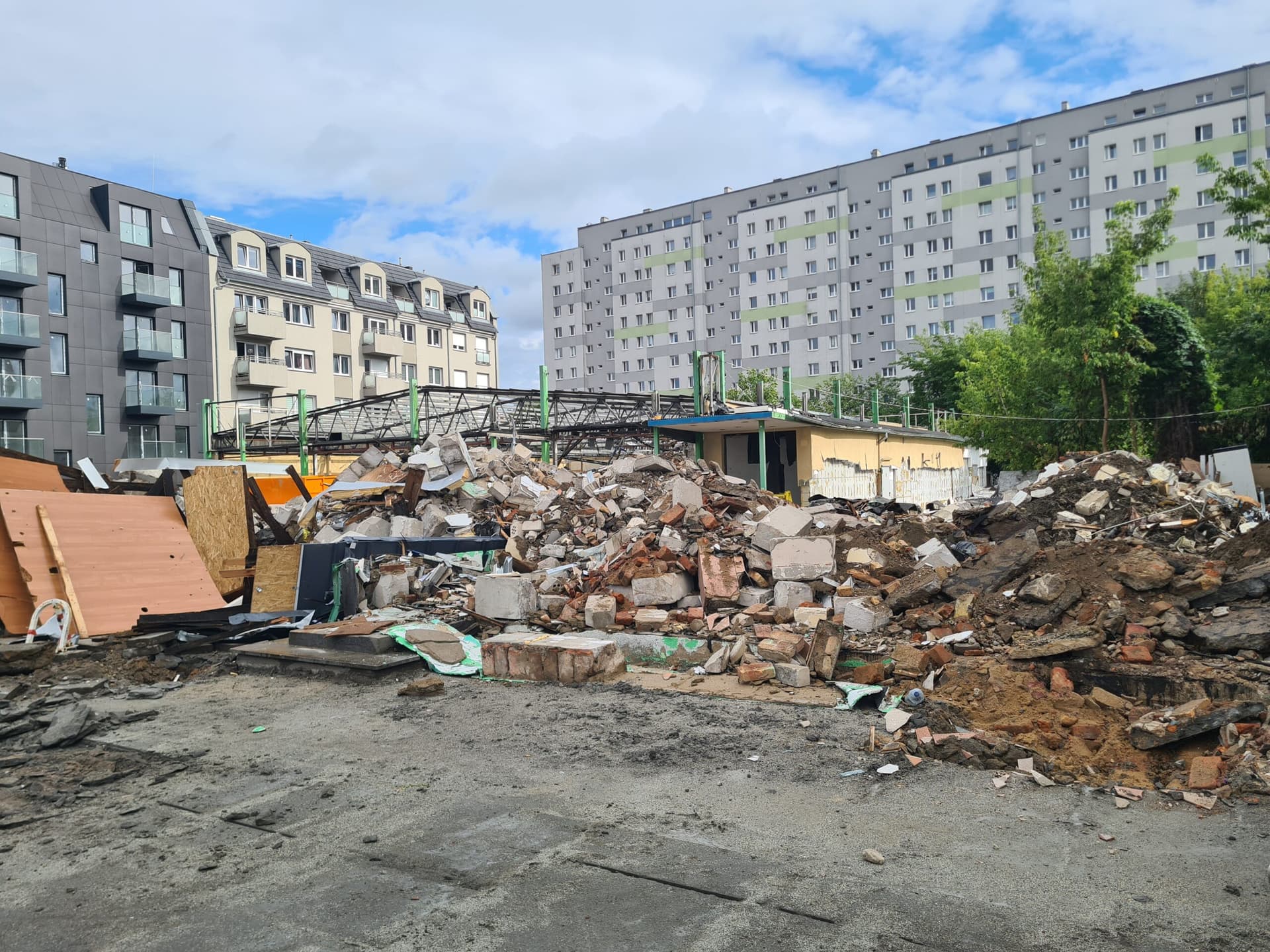 Latami robiliśmy tu zakupy. Tyle zostało po społemowskim samie „Kącik”
