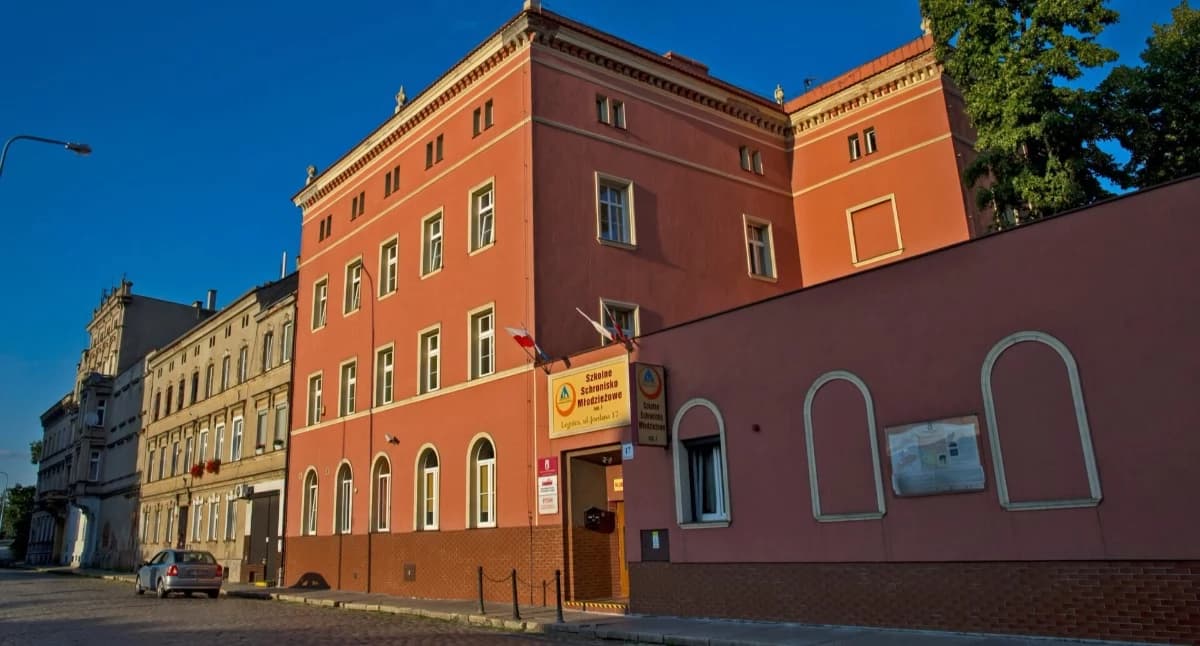 Legnica wystawiła do przetargu budynek po schronisku młodzieżowym