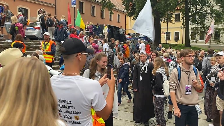 „Lekki plecak i wytrwałość”. Bydgoscy pielgrzymi ruszyli na Jasną Górę