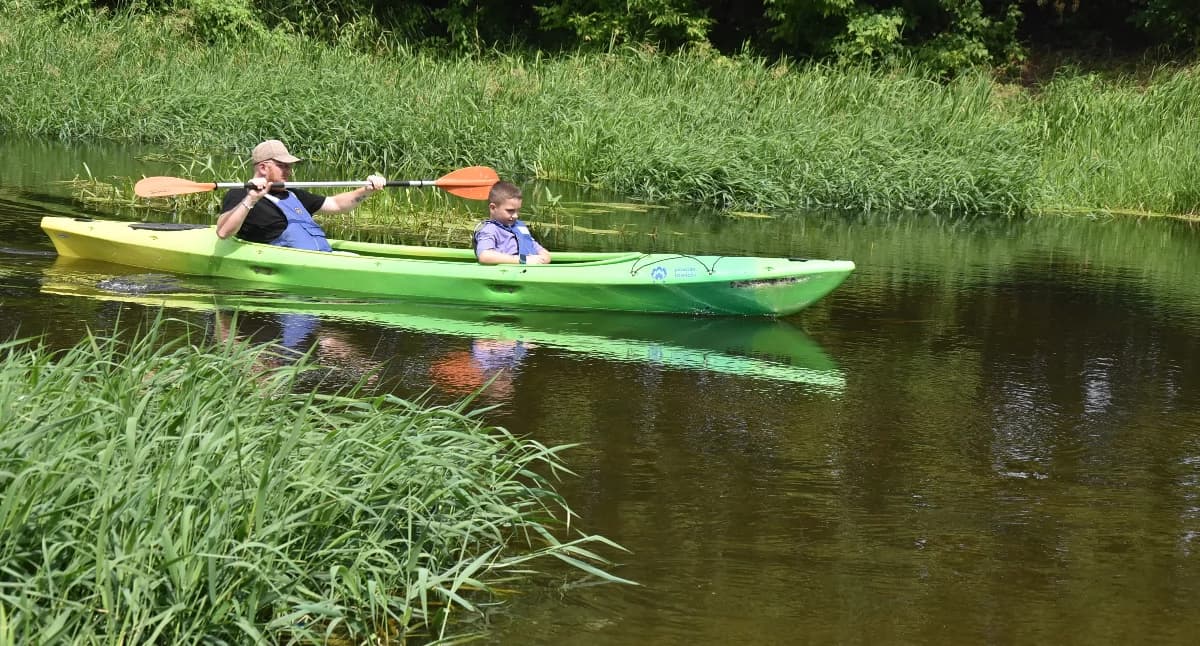 Letni relaks na wodzie. Wypożyczalnia kajaków nad Bzurą otwarta w weekendy (foto)