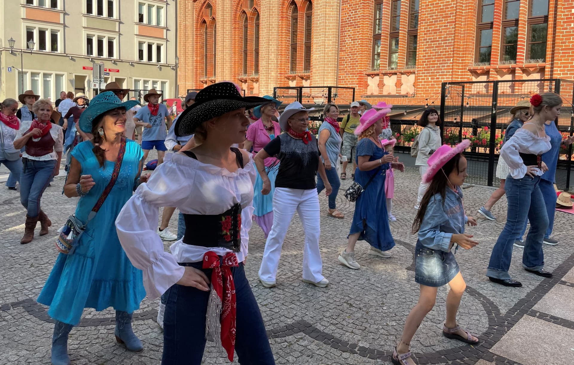 Letnia potańcówka. Tym razem w rytmie country (ZDJĘCIA, WIDEO)