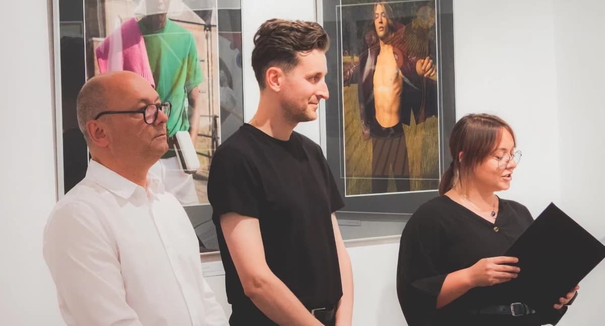 Londyński klimat w Jarosławiu. Fotografie Wojciecha Jachyry w Galeriach u Attavantich