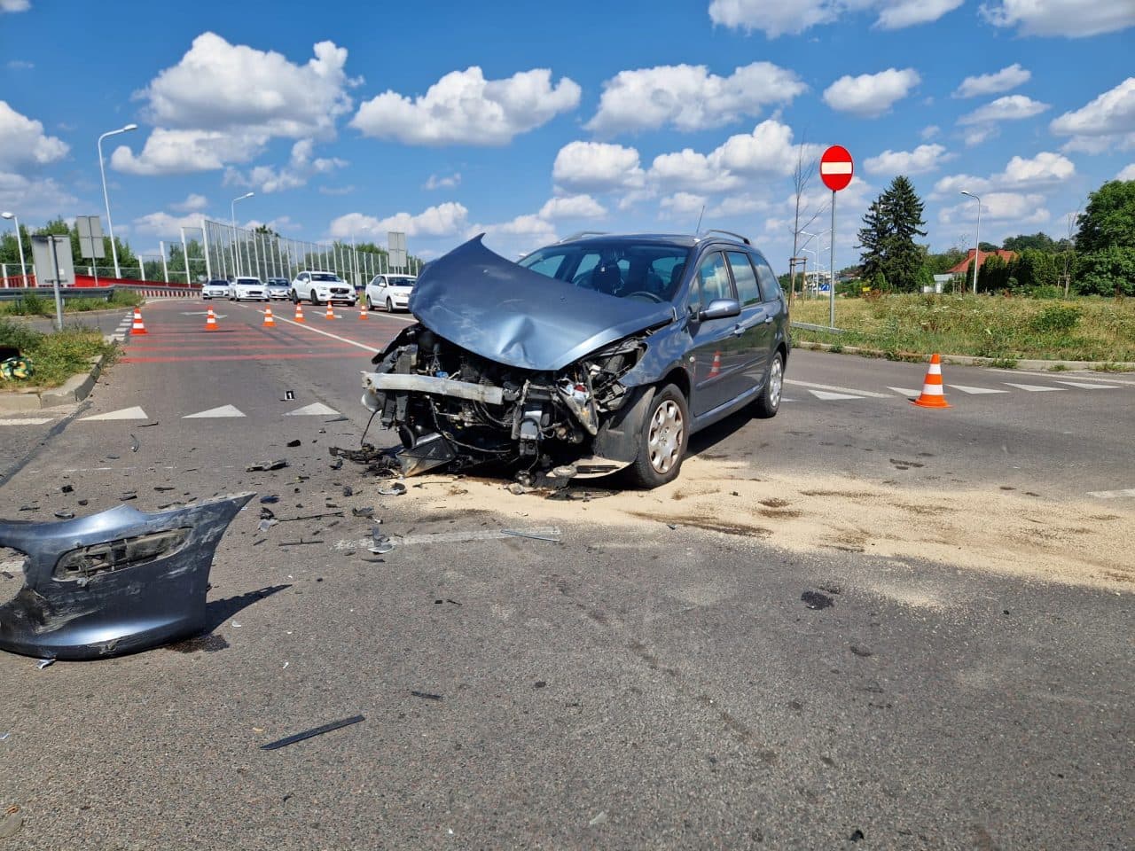 Lublin: zderzenie dwóch samochodów na rondzie 100-lecia KUL. Jedna osoba w szpitalu