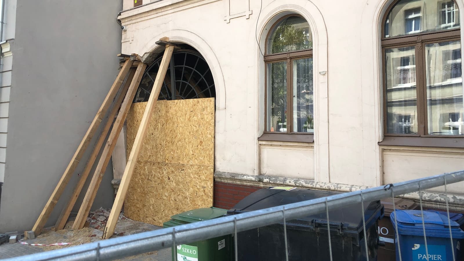 Ludzie wciąż nie mogą wrócić do swoich mieszkań przy ul. Sienkiewicza 31 w Bydgoszczy
