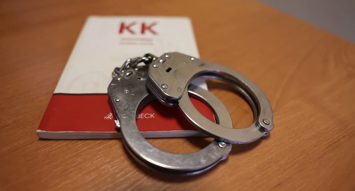 Makabra w Suwałkach. Upchnął ciało 91-letniej matki w walizce – zapadł wyrok!