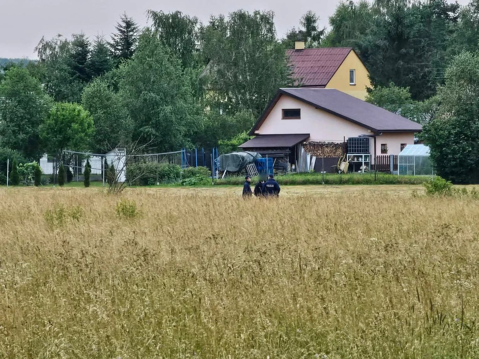 Makabryczne odkrycie w powiecie krośnieńskim. W cieku wodnym znaleziono zwłoki 40-latka