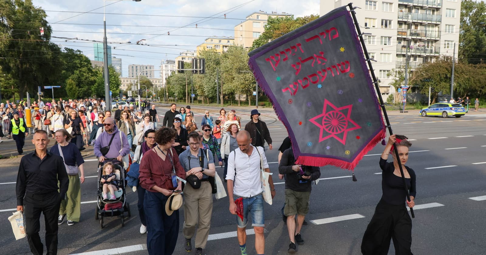 Marsz Pamięci przeszedł ulicami Warszawy. Uczestnicy oddali hołd ofiarom getta