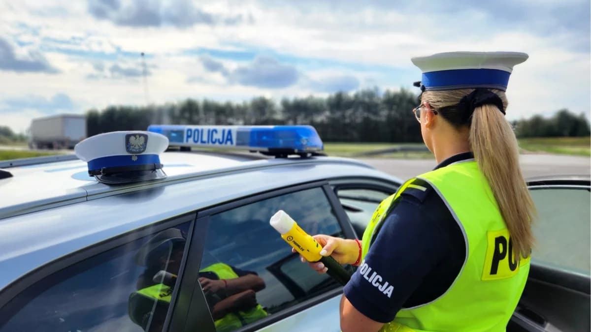 Masowe kontrole o poranku. Ponad 430 kierowców zbadanych na drogach powiatu