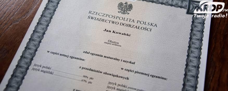 Maturzyści poznali wyniki egzaminu dojrzałości.