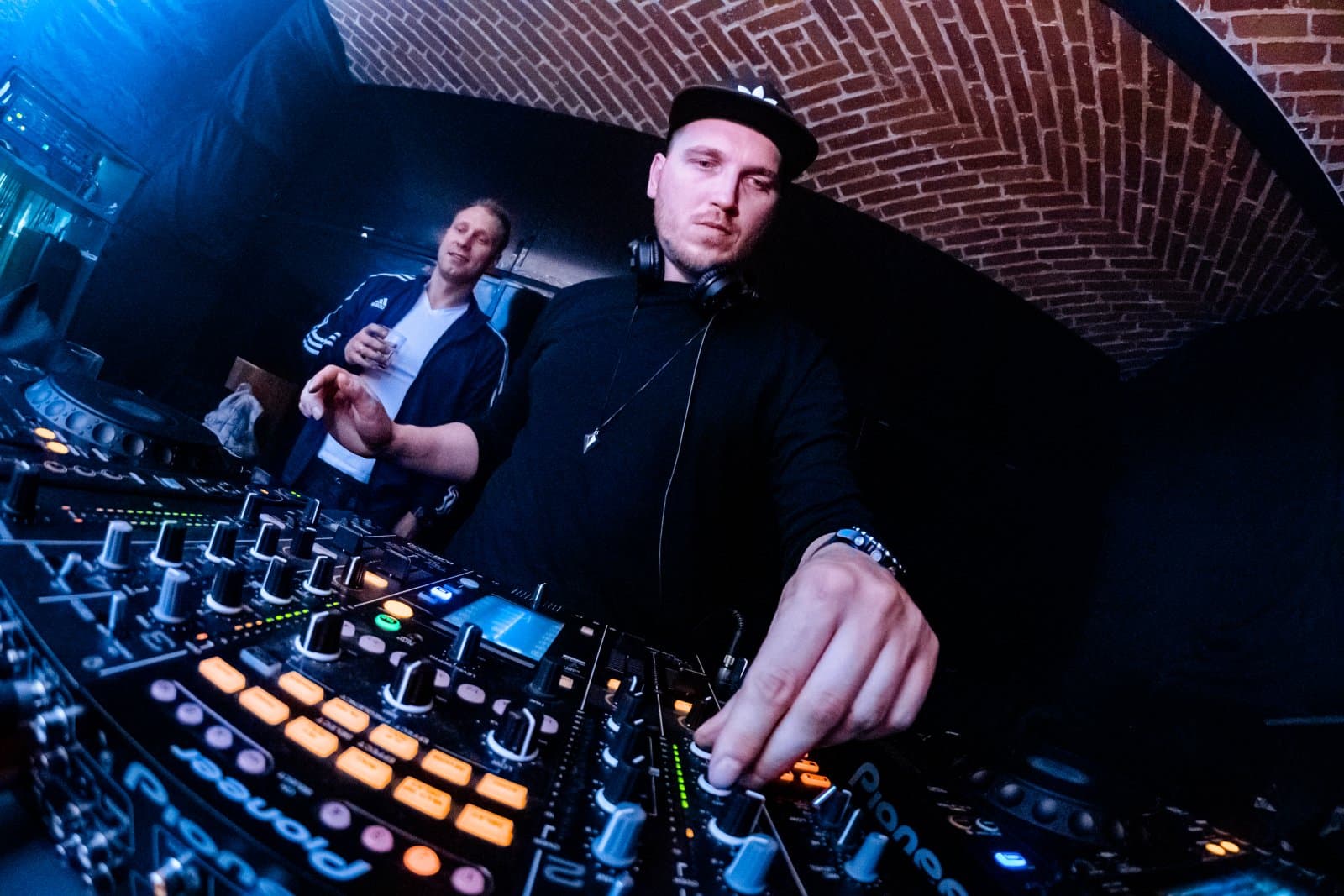 Max Tresher z nowym singlem na lato. „Afterform” już dostępny w serwisach streamingowych (audio)