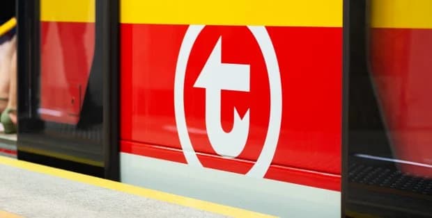 Metro w Warszawie z utrudnieniami. "Możliwe opóźnienia"