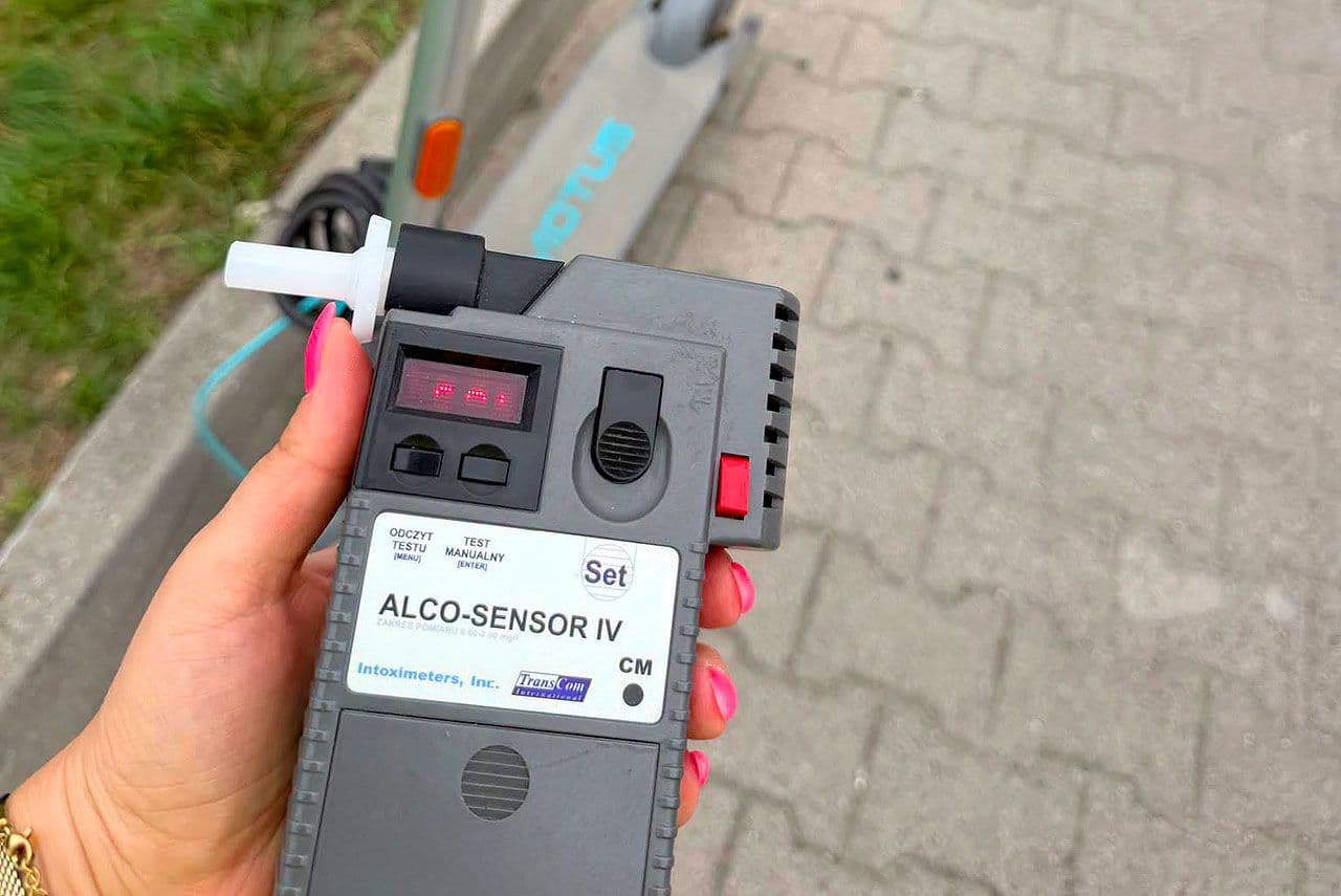 Miasto Turek: Policjanci kontrolowali rowerzystów i użytkowników hulajnóg....