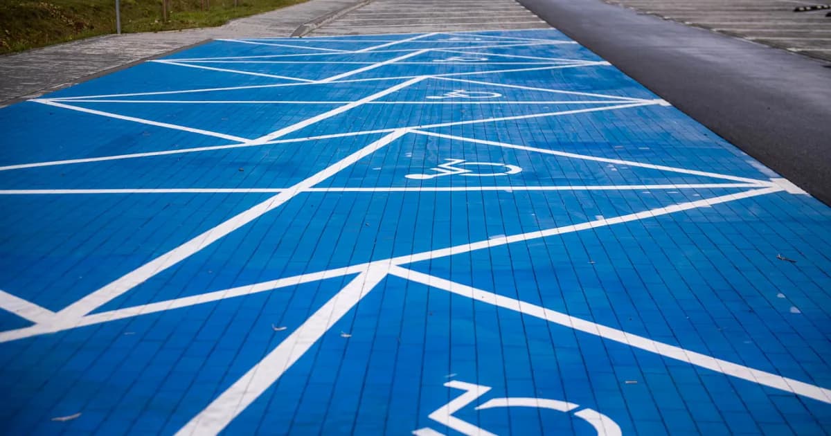 Miliony na transport w regionie. Nowy parking pod Krakowem, autobusy i trasy pieszo-rowerowe