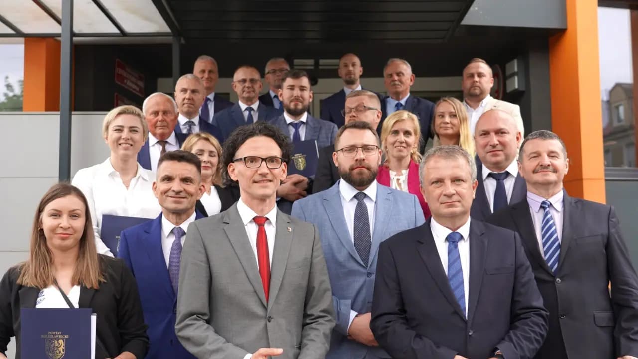 Miliony w nieruchomościach, wysokie dochody i duże kredyty. Oświadczenia radnych powiatu bolesławieckiego