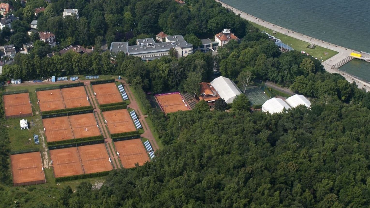 MKiDN zadecydowało o ograniczonej ochronie historycznych kortów Arki Gdynia