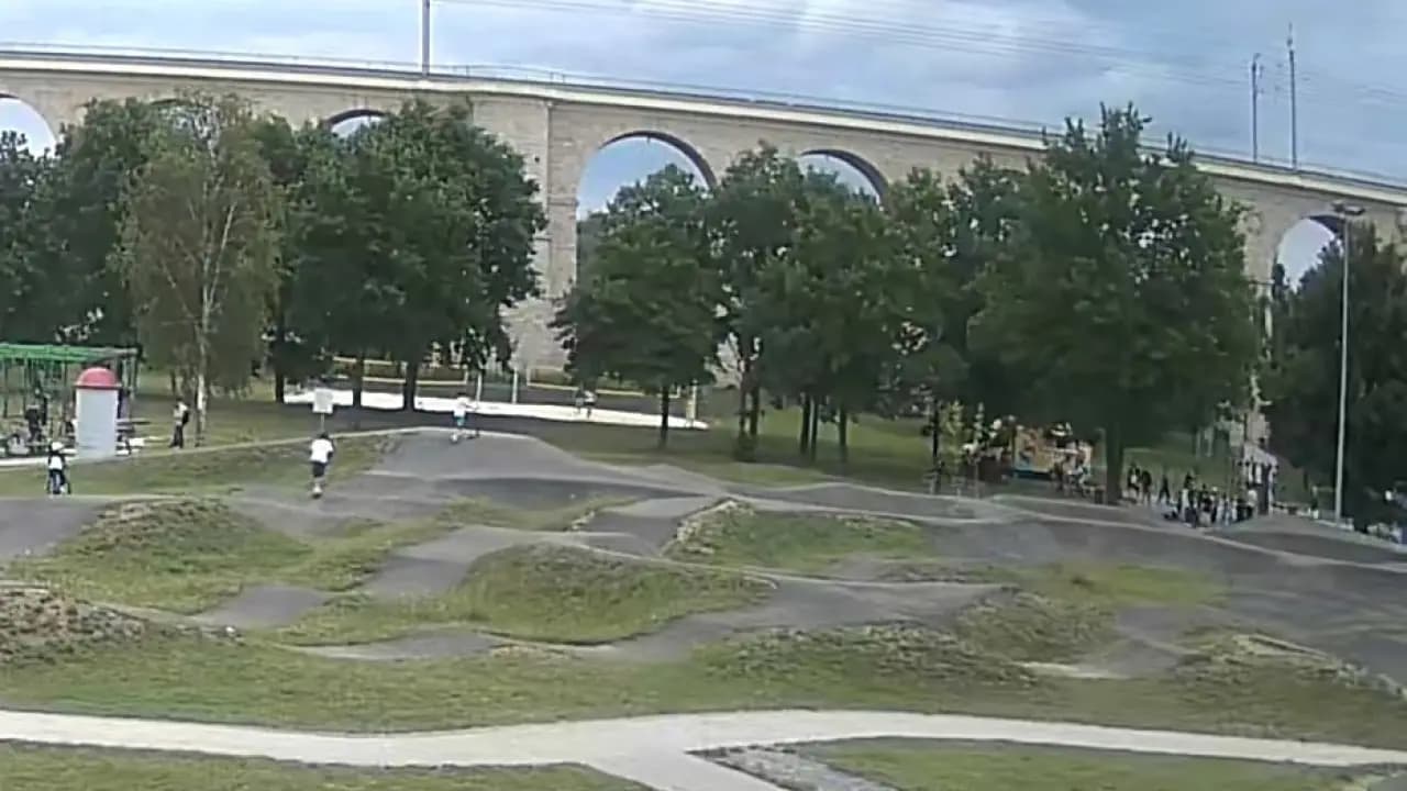 Młodzież zgłasza, że nieznana kobieta miała nagrywać i besztać dzieciaki na skateparku w Bolesławcu