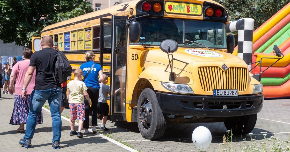 „MOPS-oBUS Happy Kids” wyruszył w miasto - 10 bezpłatnych wydarzeń dla dzieci i rodzin