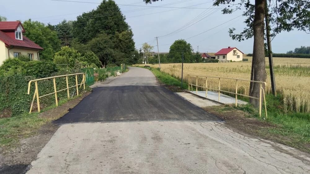 Most w Woli Grójeckiej po remoncie. Inwestycja za 50 tys. zł poprawiła bezpieczeństwo mieszkańców