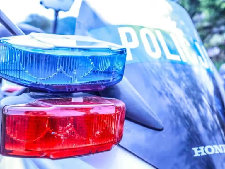 Motocyklista bez uprawnień zatrzymany w Pisarzowicach. Miał przy sobie metamfetaminę