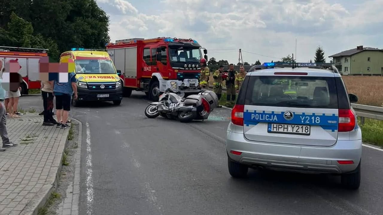 Motocyklista uderzył w tył BMW. Droga z Płocka w kierunku Zągot całkowicie zablokowana