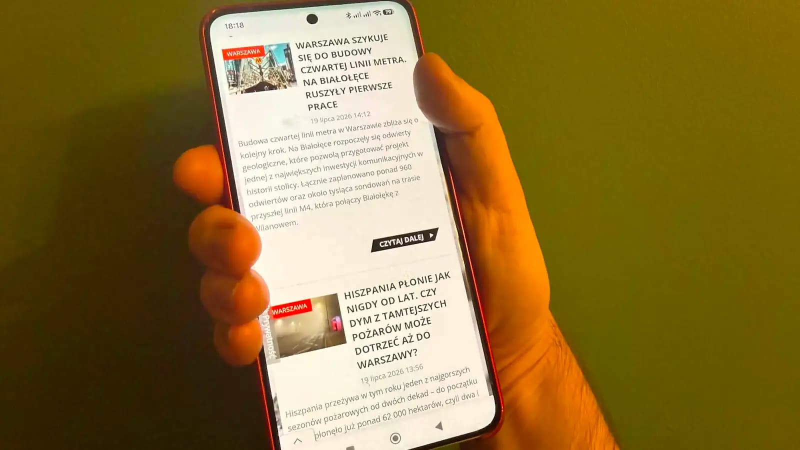 Mówiłeś o kupnie samochodu, a potem masz pełno reklam salonów? Co naprawdę wie o Tobie Twój smartfon?