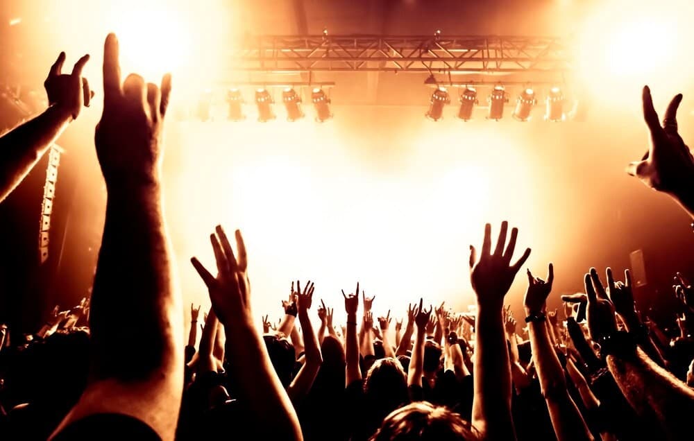 Muzyczne spotkanie pokoleń: koncert Damiana Ukeje i poezja Baczyńskiego