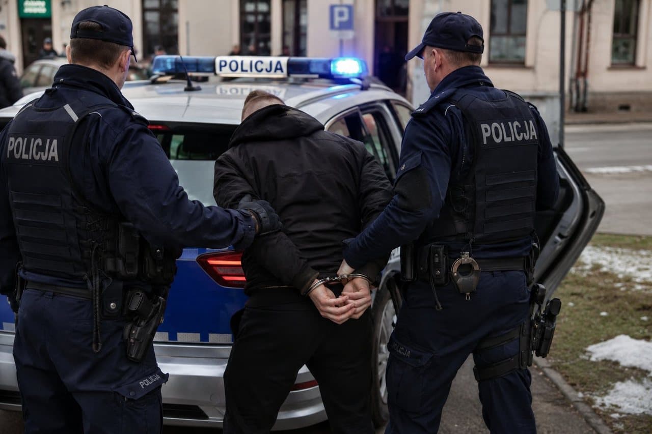 N Zadźgał własną siostrę i ciężko ranił matkę. Usłyszał już zarzuty