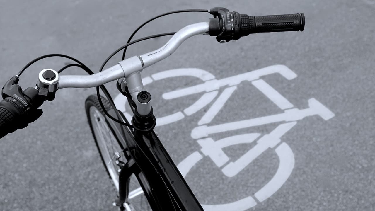 Na pasach nie ustąpił pierwszeństwa rowerzyście. Wypadek na ul. Wojska Polskiego w Bydgoszczy