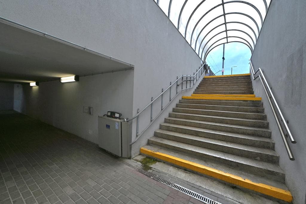 Na peron tylko po schodach. Stacja Poznań Starołęka nie dla wszystkich
